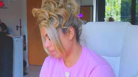 diosadeluniverso_ online show from 12, 2, 2026