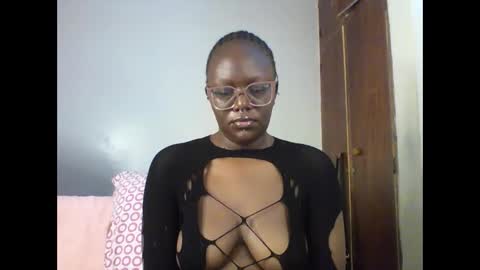 Snapshot of dirty_sweet_2 chatting on 14, 12, 2025 ELLE online show from 14, 12, 2025