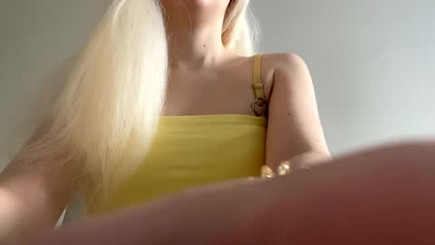 DitaMilton online show from 10, 3, 2025