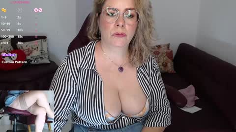 Snapshot of diva_milf chatting on 9, 1, 2025 Diva online show from 9, 1, 2025