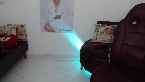 Snapshot of diva_milf chatting on 4, 3, 2025 Diva online show from 4, 3, 2025