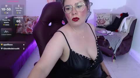 Snapshot of diva_milf chatting on 28, 10, 2025 Diva online show from 28, 10, 2025