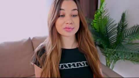 Snapshot of divetagrace chatting on 5, 2, 2025 Tia online show from 5, 2, 2025