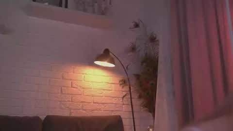 Eva and Lucia online show from 1, 2, 2025