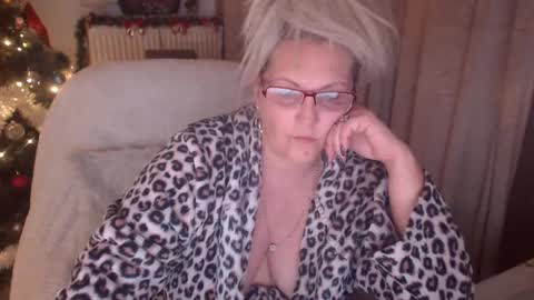 Snapshot of divineblond chatting on 27, 11, 2025 Alexxa online show from 27, 11, 2025