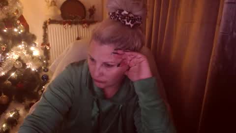 Snapshot of divineblond chatting on 30, 11, 2025 Alexxa online show from 30, 11, 2025