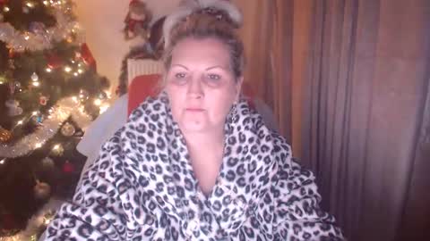 Snapshot of divineblond chatting on 4, 12, 2025 Alexxa online show from 4, 12, 2025
