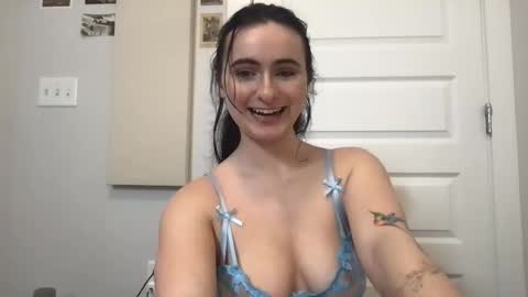 Snapshot of divinehips chatting on 3, 2, 2025 Divine Hips online show from 3, 2, 2025