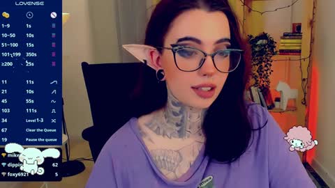 Snapshot of dixipixi_ chatting on 5, 1, 2025 dixipixi_ online show from 5, 1, 2025