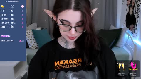 Snapshot of dixipixi_ chatting on 1, 2, 2025 dixipixi_ online show from 1, 2, 2025