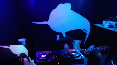 Adrian Arturo online show from 3, 2, 2025