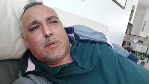 Snapshot of djeauzy77 chatting on 8, 4, 2026 djeauzy77 online show from 8, 4, 2026