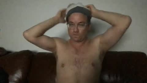 Snapshot of djswpy chatting on 4, 2, 2026 TriflinYoBitch online show from 4, 2, 2026