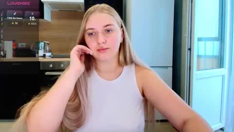 Snapshot of do_u_want_alice chatting on 4, 10, 2025 Alice online show from 4, 10, 2025