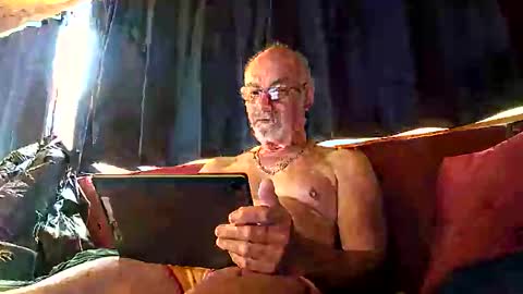 Snapshot of doghouseblue chatting on 27, 9, 2025 doghouseblue online show from 27, 9, 2025