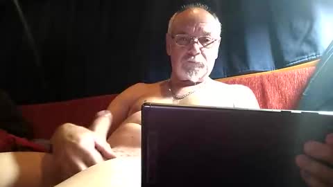 Snapshot of doghouseblue chatting on 14, 12, 2025 doghouseblue online show from 14, 12, 2025