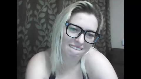 Snapshot of dolce_tempt chatting on 15, 12, 2025 dolce_tempt online show from 15, 12, 2025