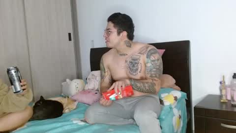 Snapshot of doll_and_sex chatting on 4, 2, 2025 Auro and Santiago online show from 4, 2, 2025