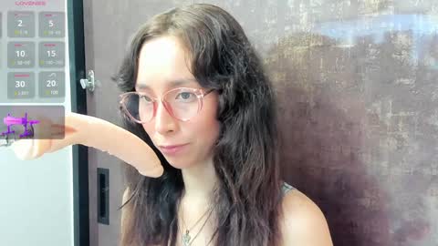 Snapshot of doll_bella_ chatting on 10, 1, 2025 Bella online show from 10, 1, 2025