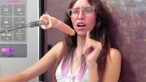 Snapshot of doll_bella_ chatting on 8, 3, 2025 Bella online show from 8, 3, 2025
