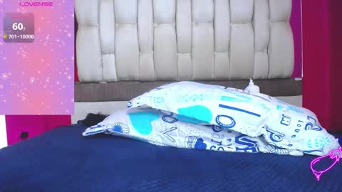 Heilen Niikol online show from 8, 3, 2025