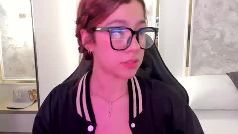 Snapshot of doll_eyeess_ chatting on 24, 9, 2025 D online show from 24, 9, 2025