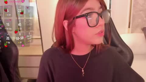 Snapshot of doll_eyeess_ chatting on 8, 10, 2025 D online show from 8, 10, 2025