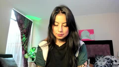 Snapshot of dollhoneycam chatting on 13, 12, 2025 HONEY online show from 13, 12, 2025