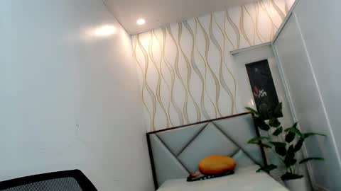 Make me Happy online show from 19, 10, 2025