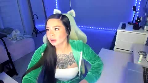 Snapshot of dolllface chatting on 20, 11, 2025 DOLLLFACE online show from 20, 11, 2025