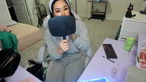 Snapshot of dolllface chatting on 5, 12, 2025 DOLLLFACE online show from 5, 12, 2025