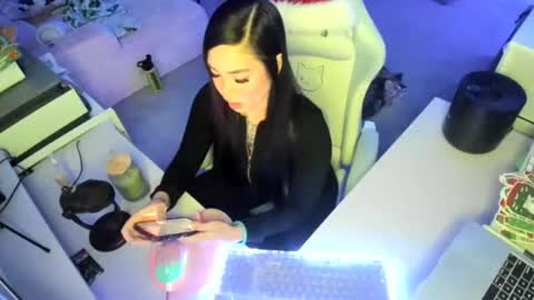 Snapshot of dolllface chatting on 14, 12, 2025 DOLLLFACE online show from 14, 12, 2025