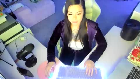 Snapshot of dolllface chatting on 15, 12, 2025 DOLLLFACE online show from 15, 12, 2025