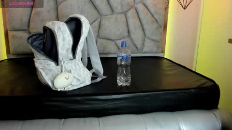   online show from 22, 10, 2025