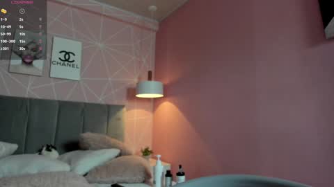 Snapshot of dolly_zoe chatting on 6, 1, 2025 Call me Zoe online show from 6, 1, 2025