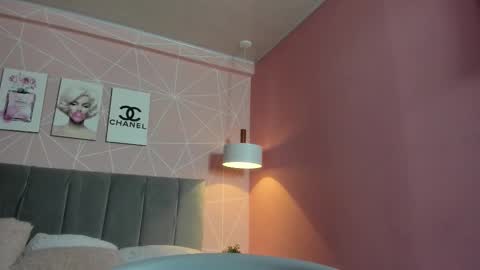 Snapshot of dolly_zoe chatting on 16, 9, 2025 Call me Zoe online show from 16, 9, 2025