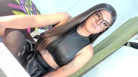 Snapshot of domina_angela chatting on 13, 10, 2025 ANGELA online show from 13, 10, 2025