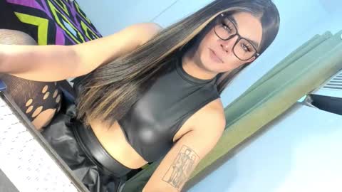 Snapshot of domina_angela chatting on 15, 10, 2025 ANGELA online show from 15, 10, 2025
