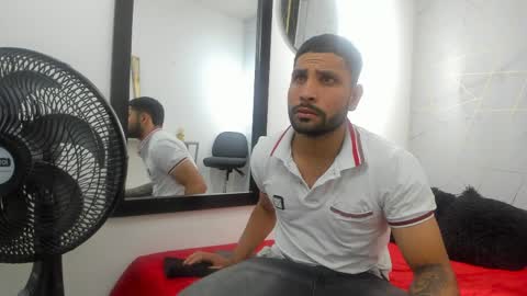 Snapshot of dominantwolf_ chatting on 4, 4, 2026 online show from 4, 4, 2026