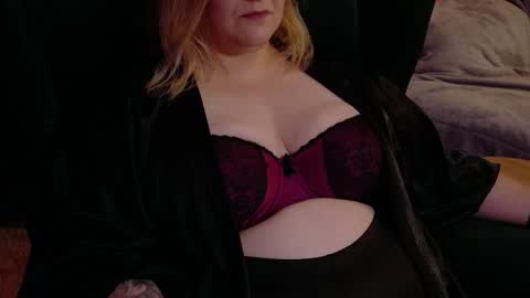 Snapshot of dominasadique chatting on 22, 10, 2025 SADE online show from 22, 10, 2025