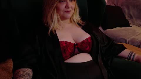 Snapshot of dominasadique chatting on 24, 10, 2025 SADE online show from 24, 10, 2025