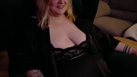 Snapshot of dominasadique chatting on 5, 11, 2025 SADE online show from 5, 11, 2025