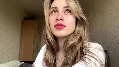 Mia online show from 4, 4, 2026