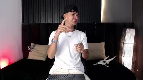 Snapshot of dominic_ghost chatting on 15, 10, 2025 Dominic online show from 15, 10, 2025