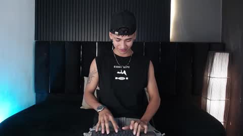 Snapshot of dominic_ghost chatting on 12, 11, 2025 Dominic online show from 12, 11, 2025