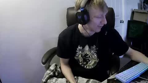 Snapshot of domohead0 chatting on 13, 7, 2026 dom online show from 13, 7, 2026