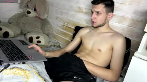 Stephanie and online show from 4, 4, 2026