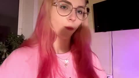 Snapshot of donettastrowbridge chatting on 15, 10, 2025 Karolina online show from 15, 10, 2025