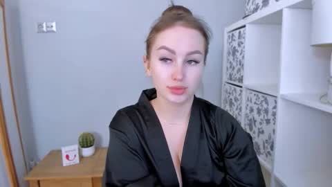 Snapshot of donnasensual chatting on 16, 11, 2025 DonnaSensual online show from 16, 11, 2025