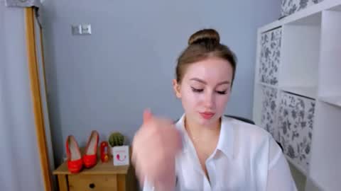 Snapshot of donnasensual chatting on 20, 11, 2025 DonnaSensual online show from 20, 11, 2025